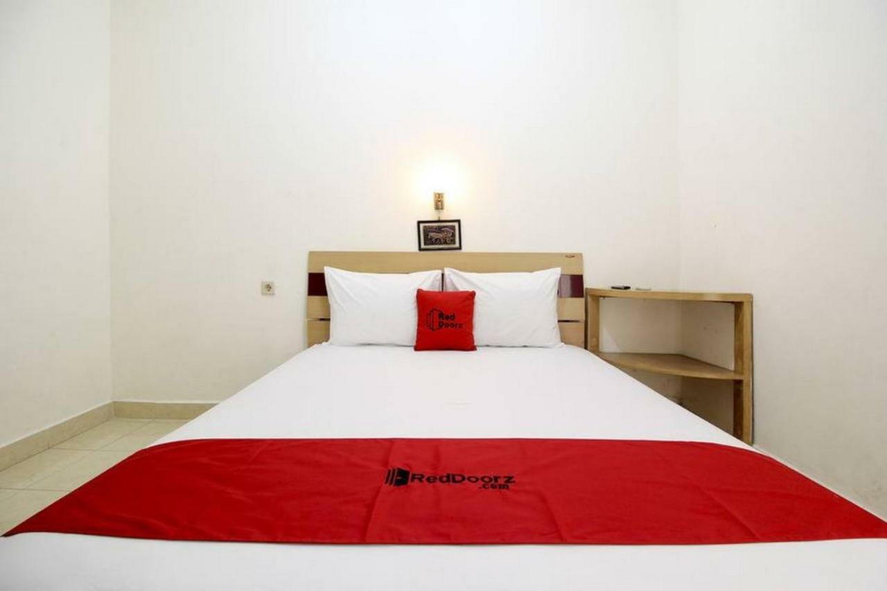 Reddoorz Syariah At Jalan Menteri Supeno Hotel Yogyakarta Exterior foto